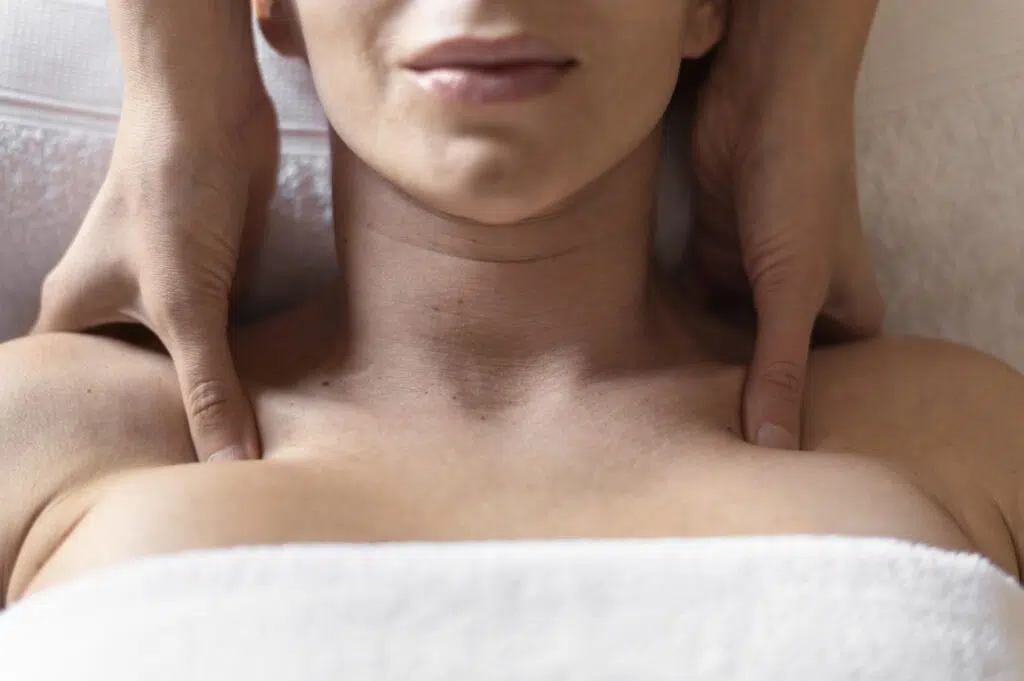 Nek-, schouder- en rugmassage bij Aroen-Ya